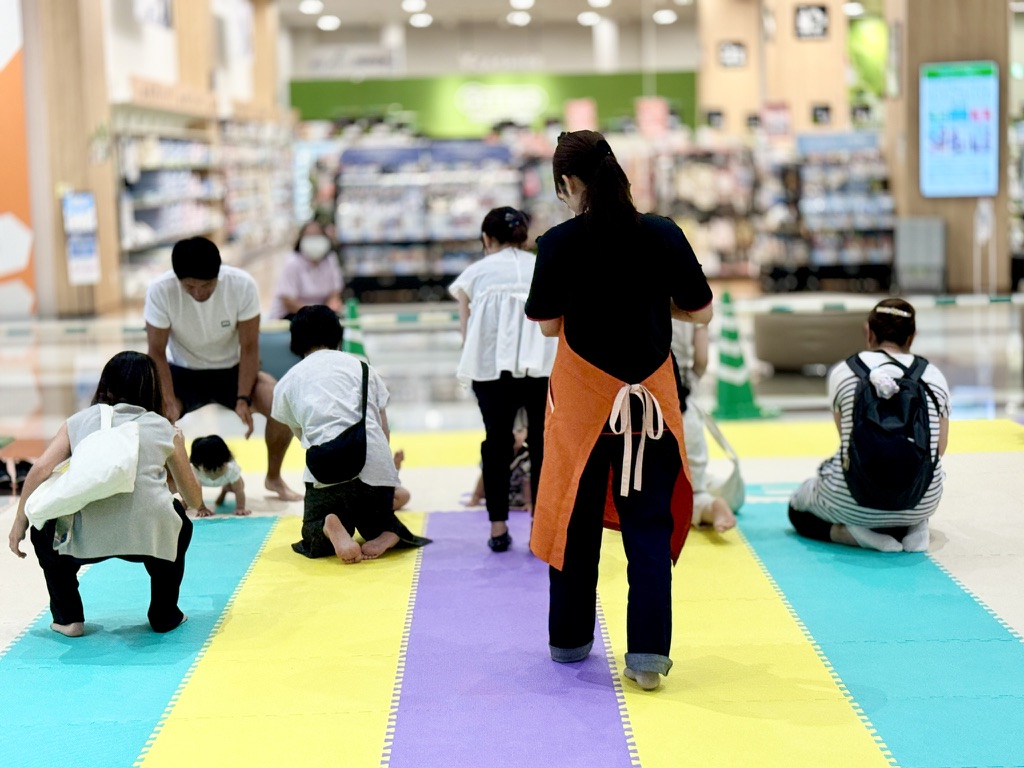 イオンモール八千代緑が丘赤ちゃんハイハイレース