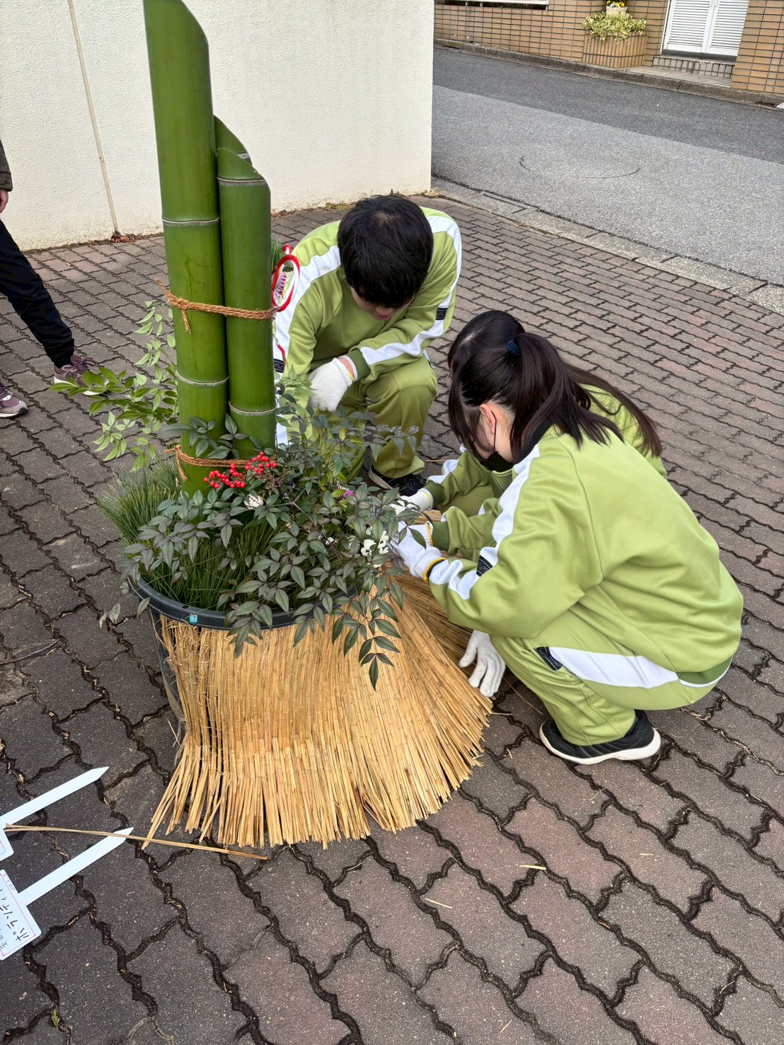 萱田中学校ボランティア部門松作り