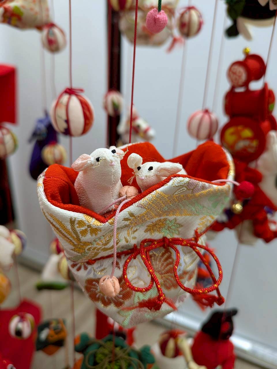 大久保商店街の「お休み処」のおひな様&つるし雛